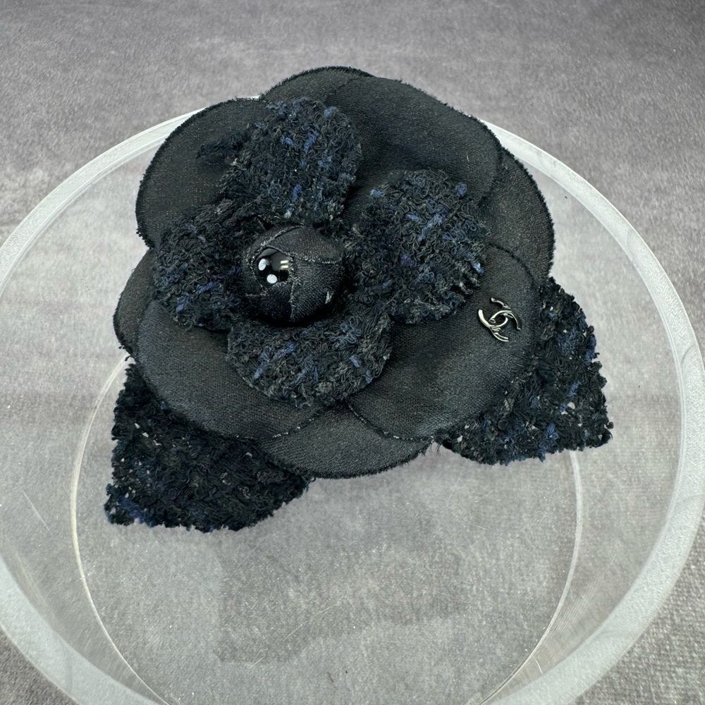 Chanel Black Tweed Camellia Brooch - Picture 2 of 4